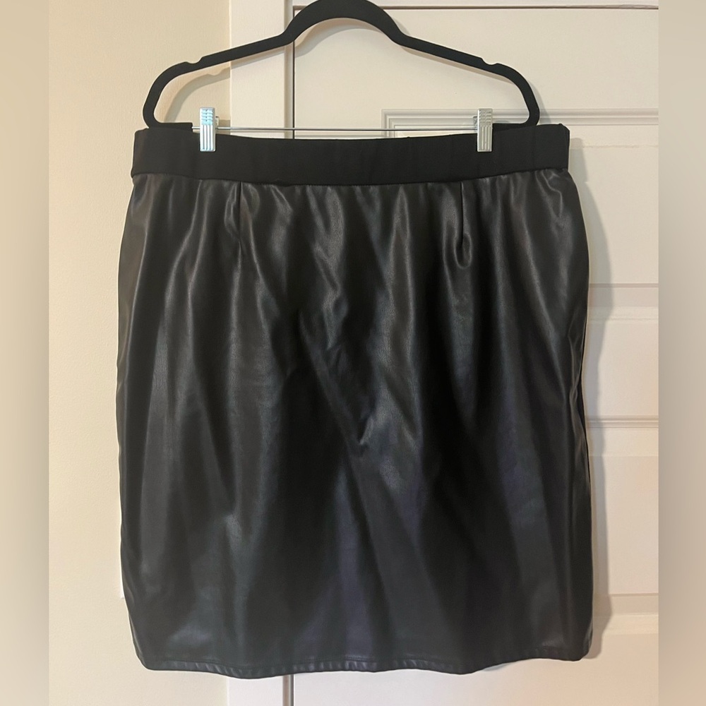 Michel Studio plus size pleather skirt, size 20